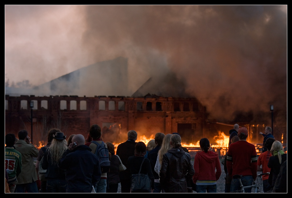 Tsaarin tallit  palavat Helsingissä 5.5.2006.